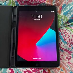 8th Generation iPad- 32 GB Storage